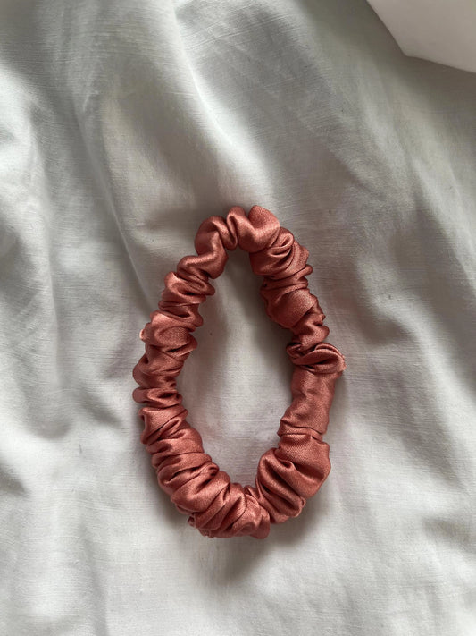 Scrunchie SLIM łososiowy Jedwab