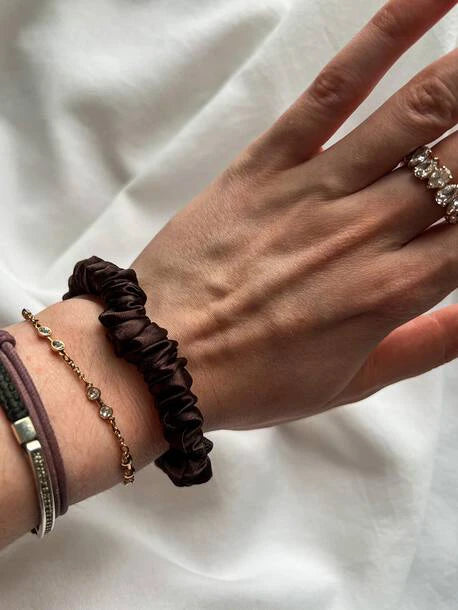 Scrunchie SLIM brąz Satyna
