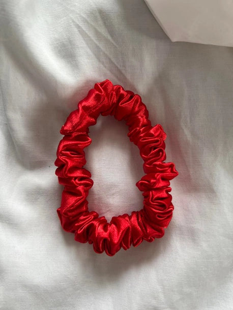Scrunchie SLIM ostra czerwień Satyna