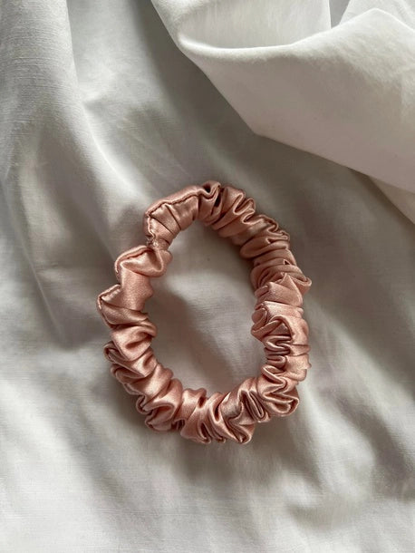 Scrunchie SLIM pudrowy róż Jedwab