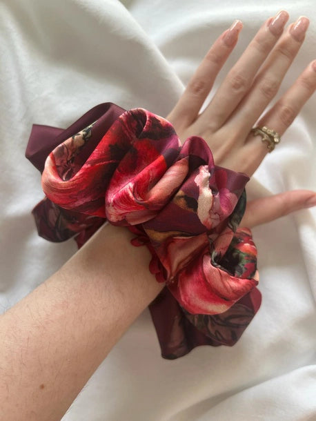 Scrunchie XXL w kwiaty Satyna
