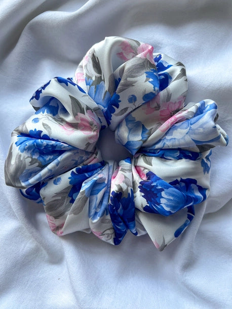 Scrunchie XXL błękitne kwiaty Satyna