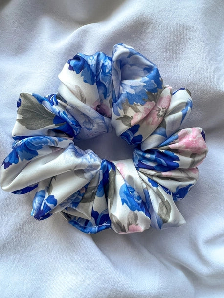 Scrunchie STANDARD błękitne kwiaty Satyna