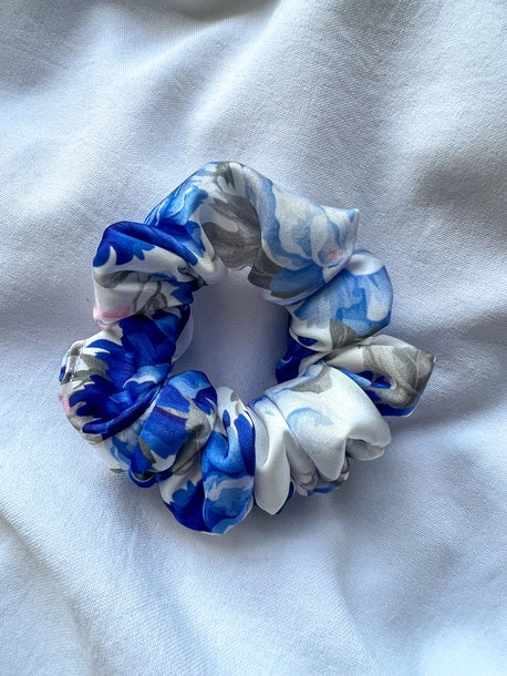 Scrunchie MINI błękitne kwiaty Satyna