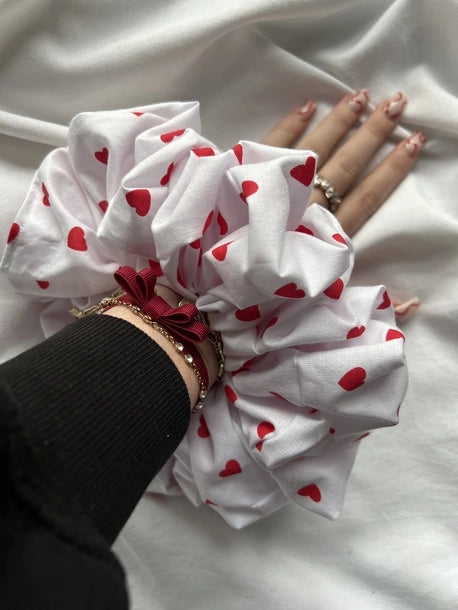 Scrunchie XXL biała w serduszka Bawełna