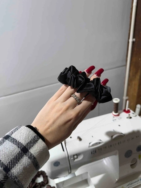 Scrunchie MINI czarna Satyna