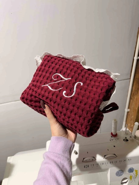 Kosmetyczka L z koronką bordo z personalizacją